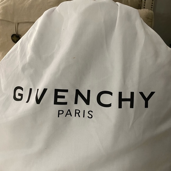 Givenchy Med Antigona Bag in Grained Leather - Picture 7 of 8